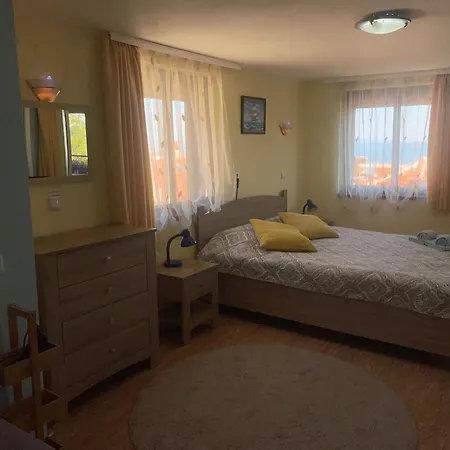 елени 索佐波尔