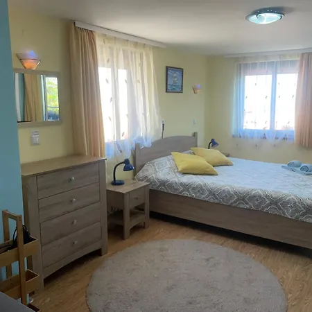 招待所 елени 3*