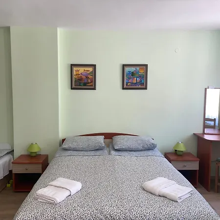 елени 招待所 索佐波尔